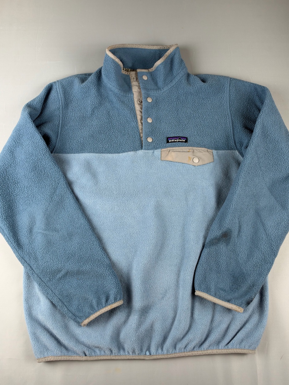 Patagonia Men’s Light Blue Snap-T Fleece Pullover with Cream Trim